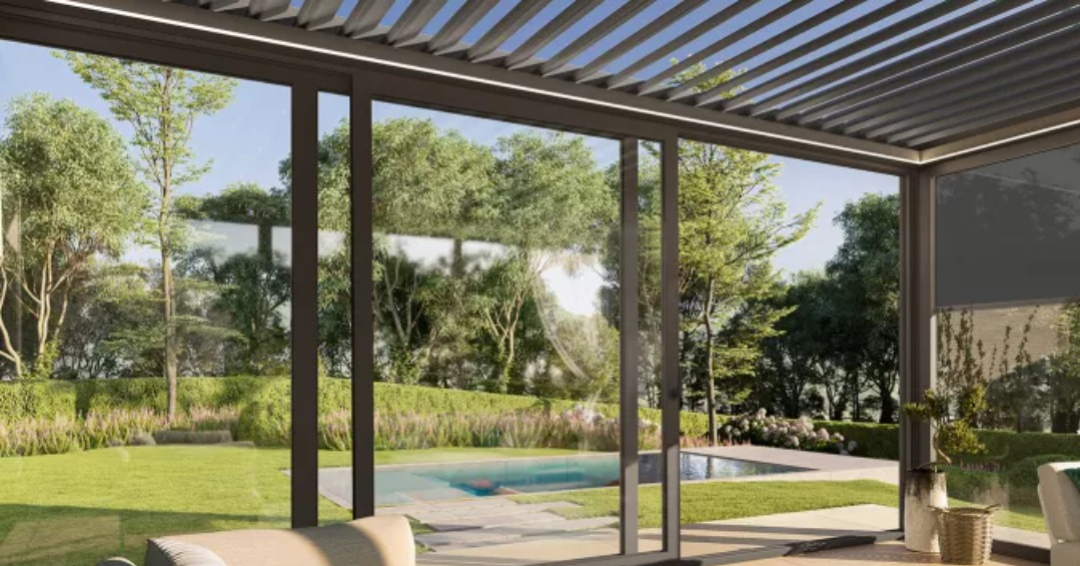 2. De vernieuwde terrasoverkapping met winddichte lamellen